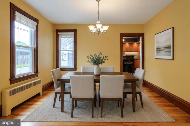 9 S WASHINGTON ST, Mechanicsburg, PA 17055