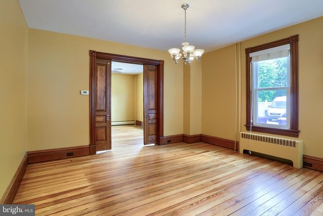 9 S WASHINGTON ST, Mechanicsburg, PA 17055