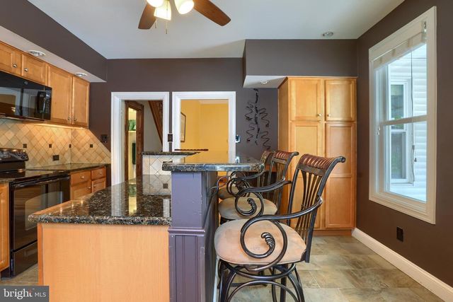 9 S WASHINGTON ST, Mechanicsburg, PA 17055