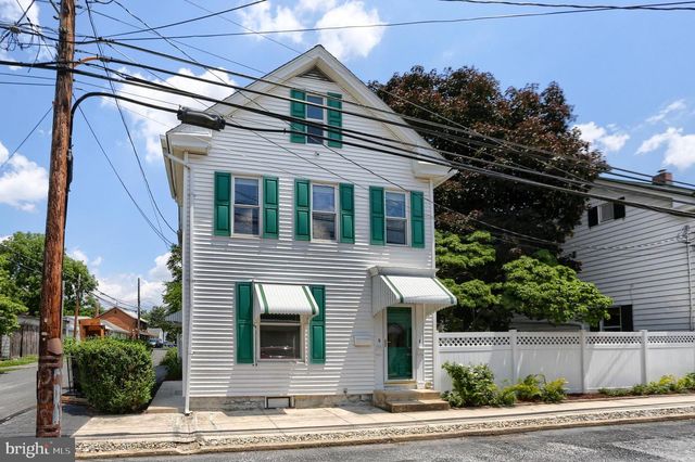 9 S WASHINGTON ST, Mechanicsburg, PA 17055