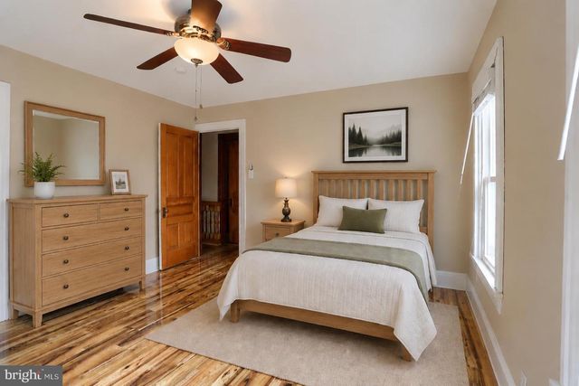 9 S WASHINGTON ST, Mechanicsburg, PA 17055