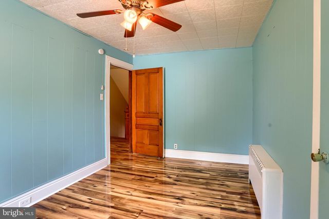 9 S WASHINGTON ST, Mechanicsburg, PA 17055
