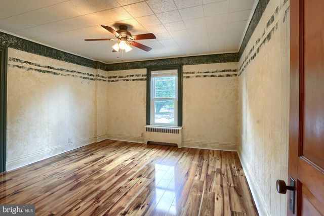 9 S WASHINGTON ST, Mechanicsburg, PA 17055