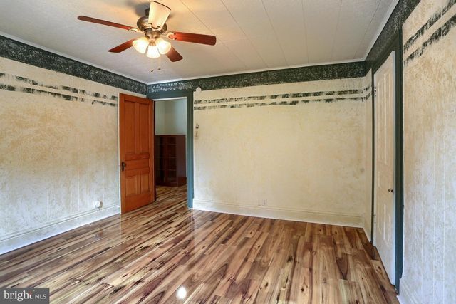 9 S WASHINGTON ST, Mechanicsburg, PA 17055