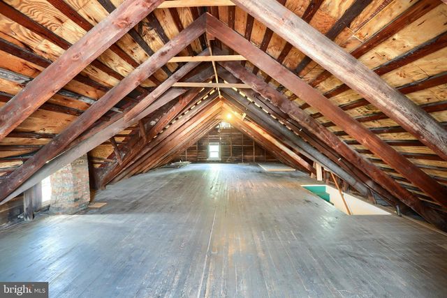 9 S WASHINGTON ST, Mechanicsburg, PA 17055