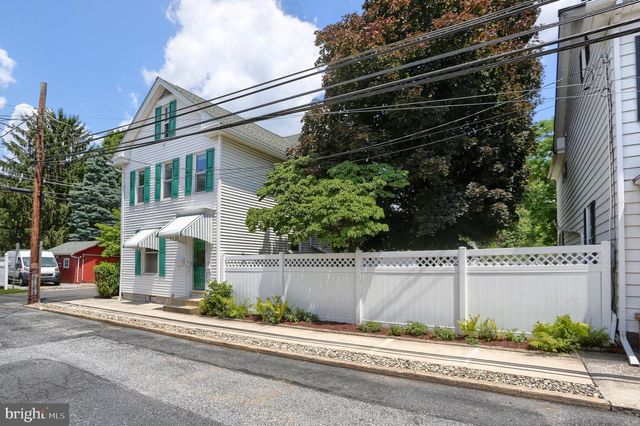 9 S WASHINGTON ST, Mechanicsburg, PA 17055