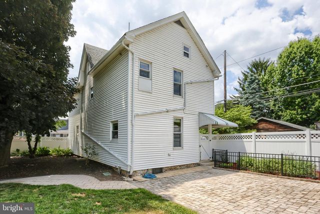 9 S WASHINGTON ST, Mechanicsburg, PA 17055