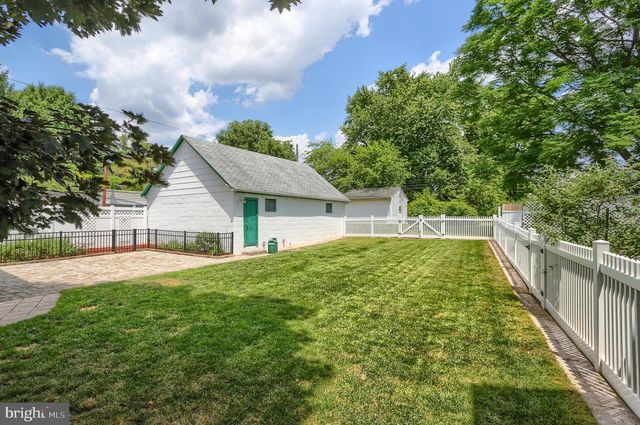 9 S WASHINGTON ST, Mechanicsburg, PA 17055