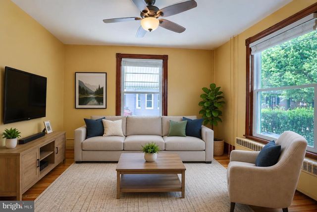 9 S WASHINGTON ST, Mechanicsburg, PA 17055