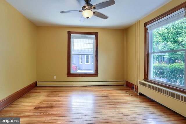 9 S WASHINGTON ST, Mechanicsburg, PA 17055