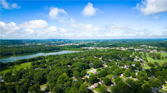104 Lake Road, Springdale, AR 72764