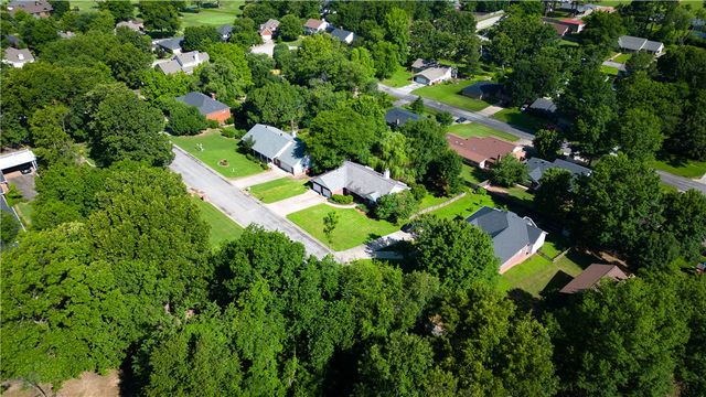 104 Lake Road, Springdale, AR 72764