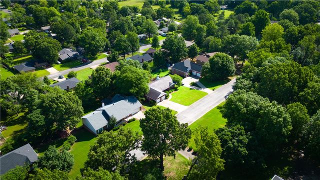 104 Lake Road, Springdale, AR 72764