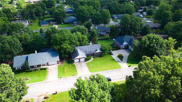 104 Lake Road, Springdale, AR 72764