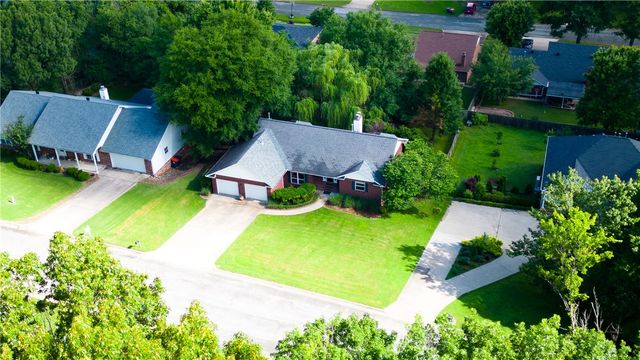 104 Lake Road, Springdale, AR 72764