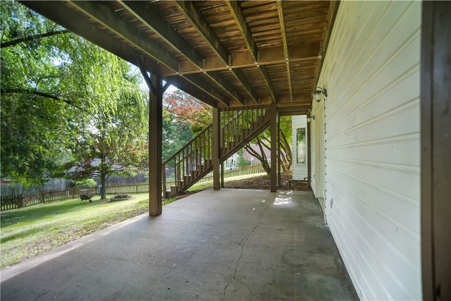 104 Lake Road, Springdale, AR 72764