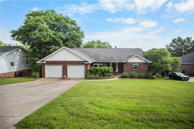 104 Lake Road, Springdale, AR 72764