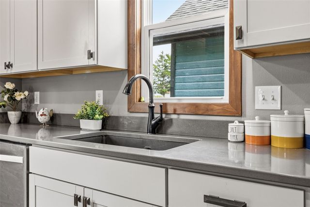 160 N George Street, North Liberty, IA 52317
