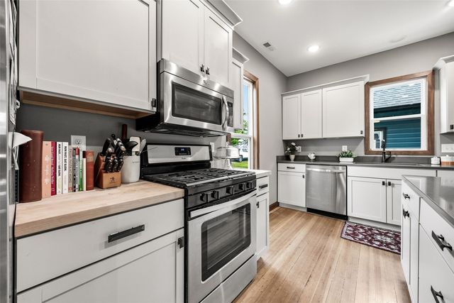 160 N George Street, North Liberty, IA 52317