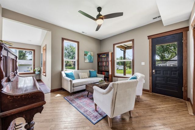 160 N George Street, North Liberty, IA 52317