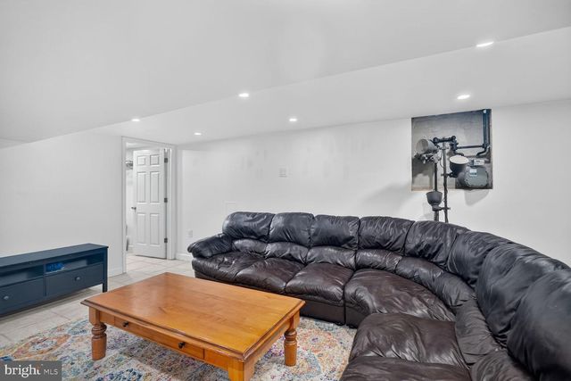 708 1ST ST, Rockville, MD 20851