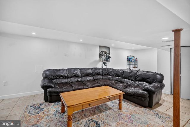 708 1ST ST, Rockville, MD 20851