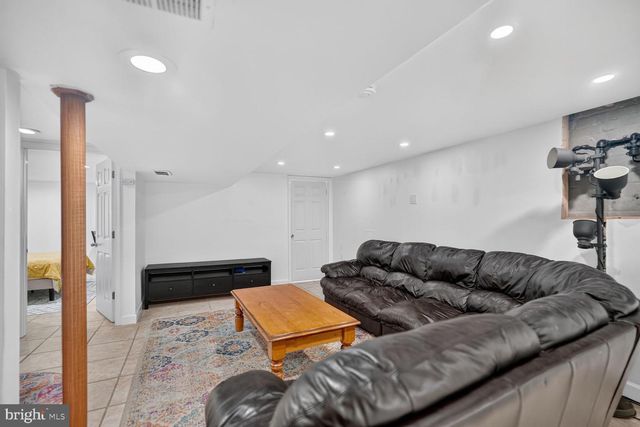 708 1ST ST, Rockville, MD 20851