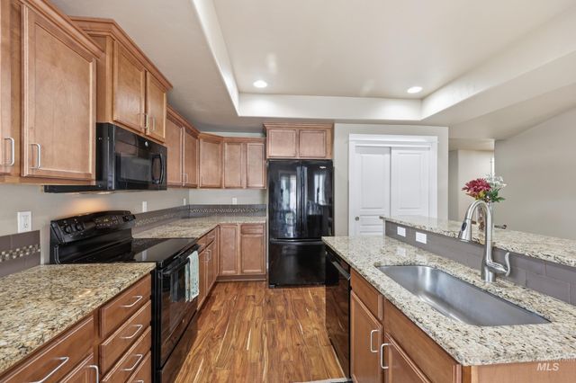 419 W Thornwood St, Nampa, ID 83686