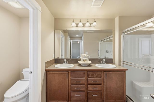 419 W Thornwood St, Nampa, ID 83686