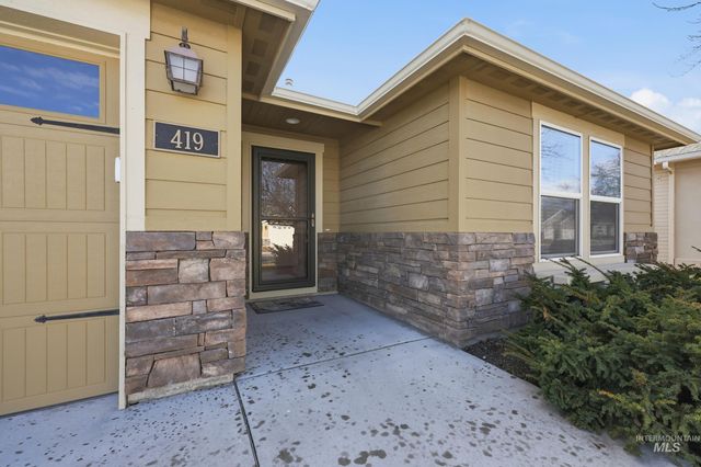 419 W Thornwood St, Nampa, ID 83686