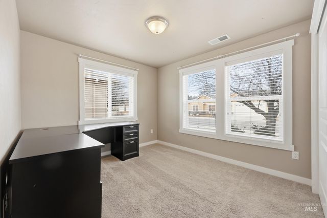 419 W Thornwood St, Nampa, ID 83686