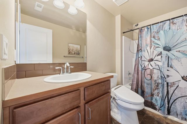 419 W Thornwood St, Nampa, ID 83686