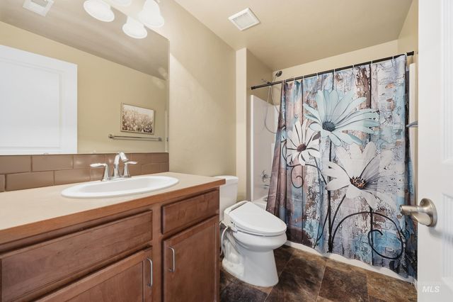 419 W Thornwood St, Nampa, ID 83686