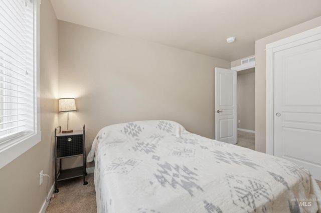 419 W Thornwood St, Nampa, ID 83686