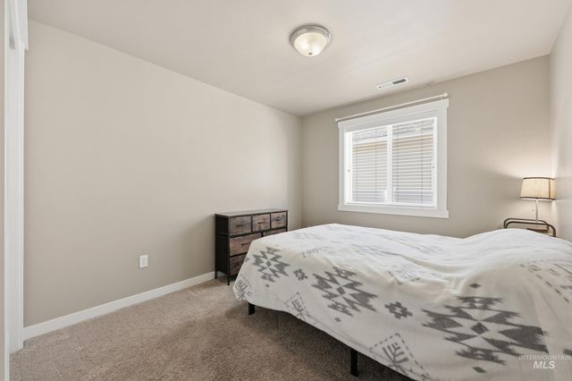 419 W Thornwood St, Nampa, ID 83686