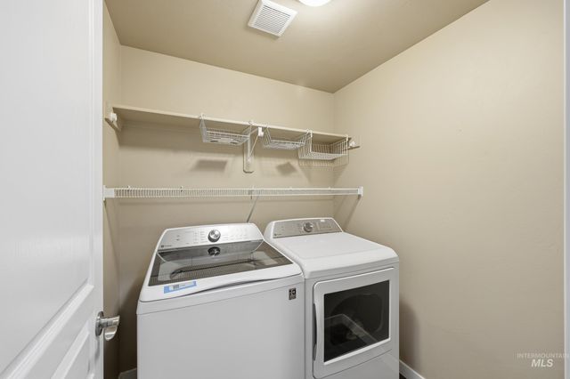 419 W Thornwood St, Nampa, ID 83686