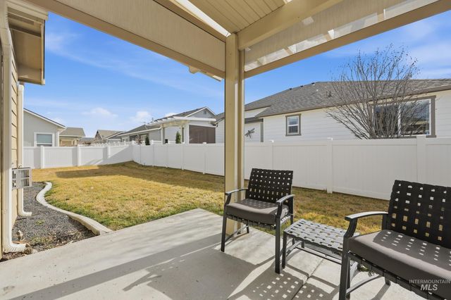 419 W Thornwood St, Nampa, ID 83686