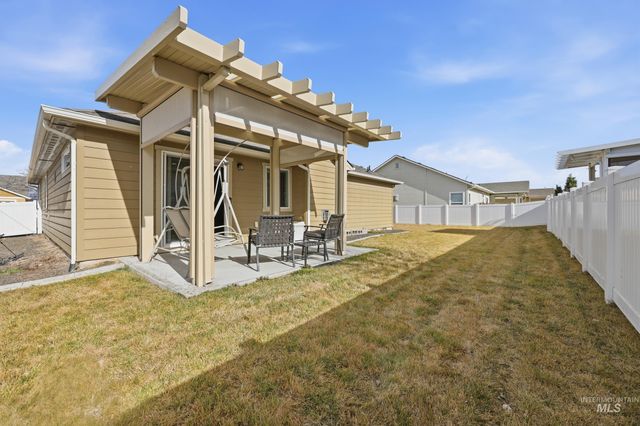 419 W Thornwood St, Nampa, ID 83686