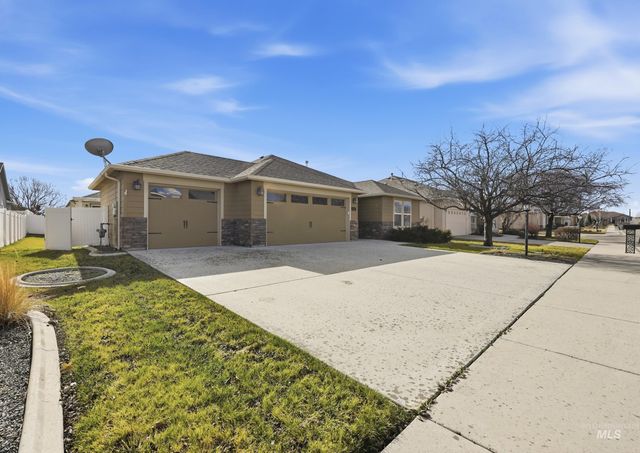 419 W Thornwood St, Nampa, ID 83686