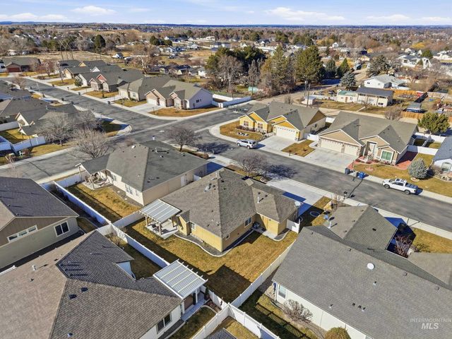 419 W Thornwood St, Nampa, ID 83686