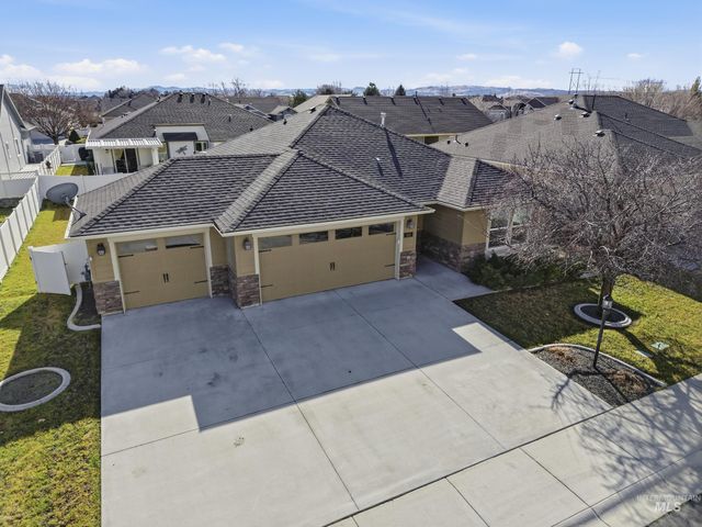 419 W Thornwood St, Nampa, ID 83686