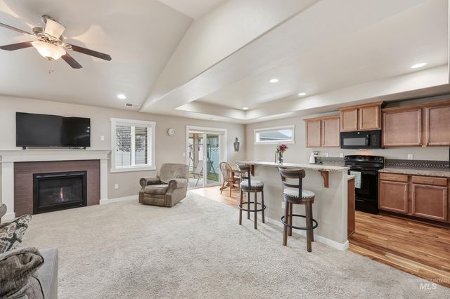 419 W Thornwood St, Nampa, ID 83686