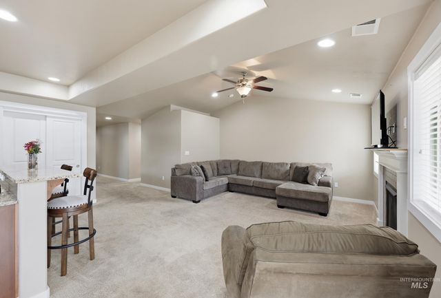 419 W Thornwood St, Nampa, ID 83686