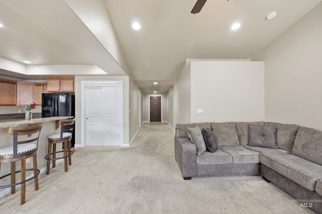 419 W Thornwood St, Nampa, ID 83686