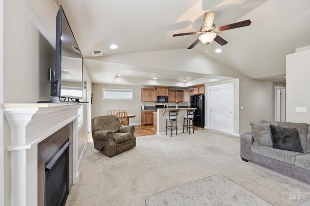 419 W Thornwood St, Nampa, ID 83686