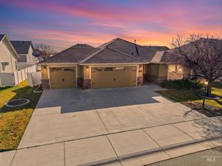 419 W Thornwood St, Nampa, ID 83686