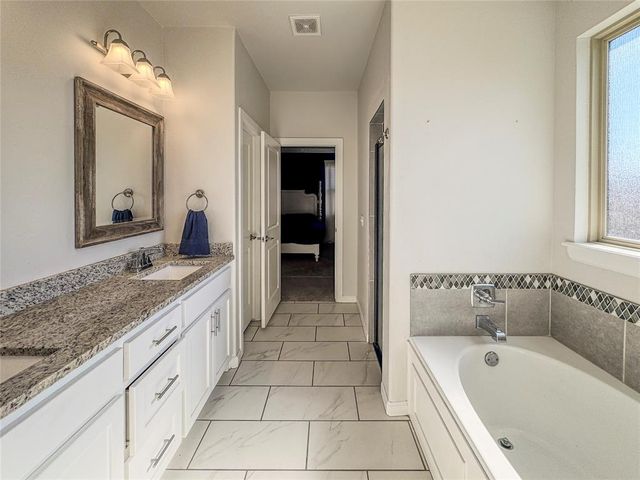 4304 St Augustine Street, Mustang, OK 73064