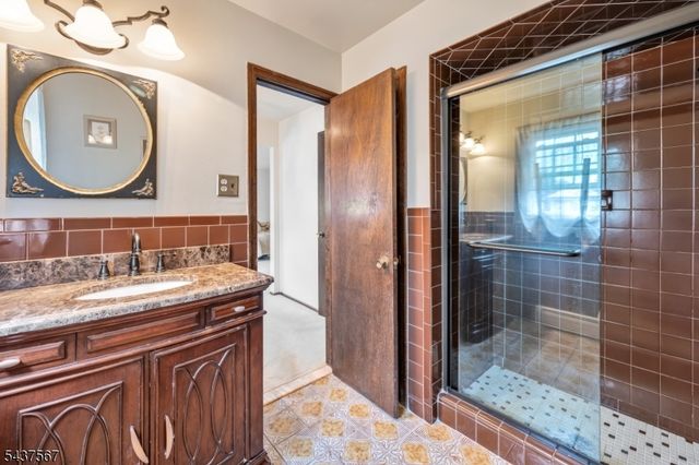 7 Glendale Ln, Fairfield Twp., NJ 07004
