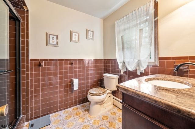 7 Glendale Ln, Fairfield Twp., NJ 07004