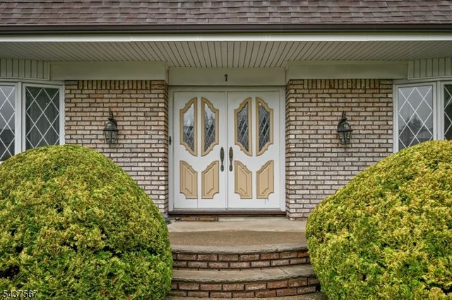 7 Glendale Ln, Fairfield Twp., NJ 07004